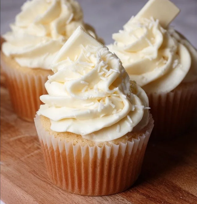 Delicious White Chocolate Cupcakes 1 Delicious white chocolate cupcakes decorated with creamy frosting